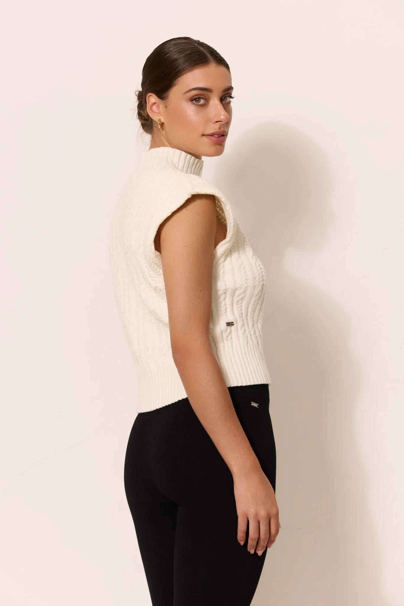 BLAKE cable knit sleeveless turtleneck - Marshmellow