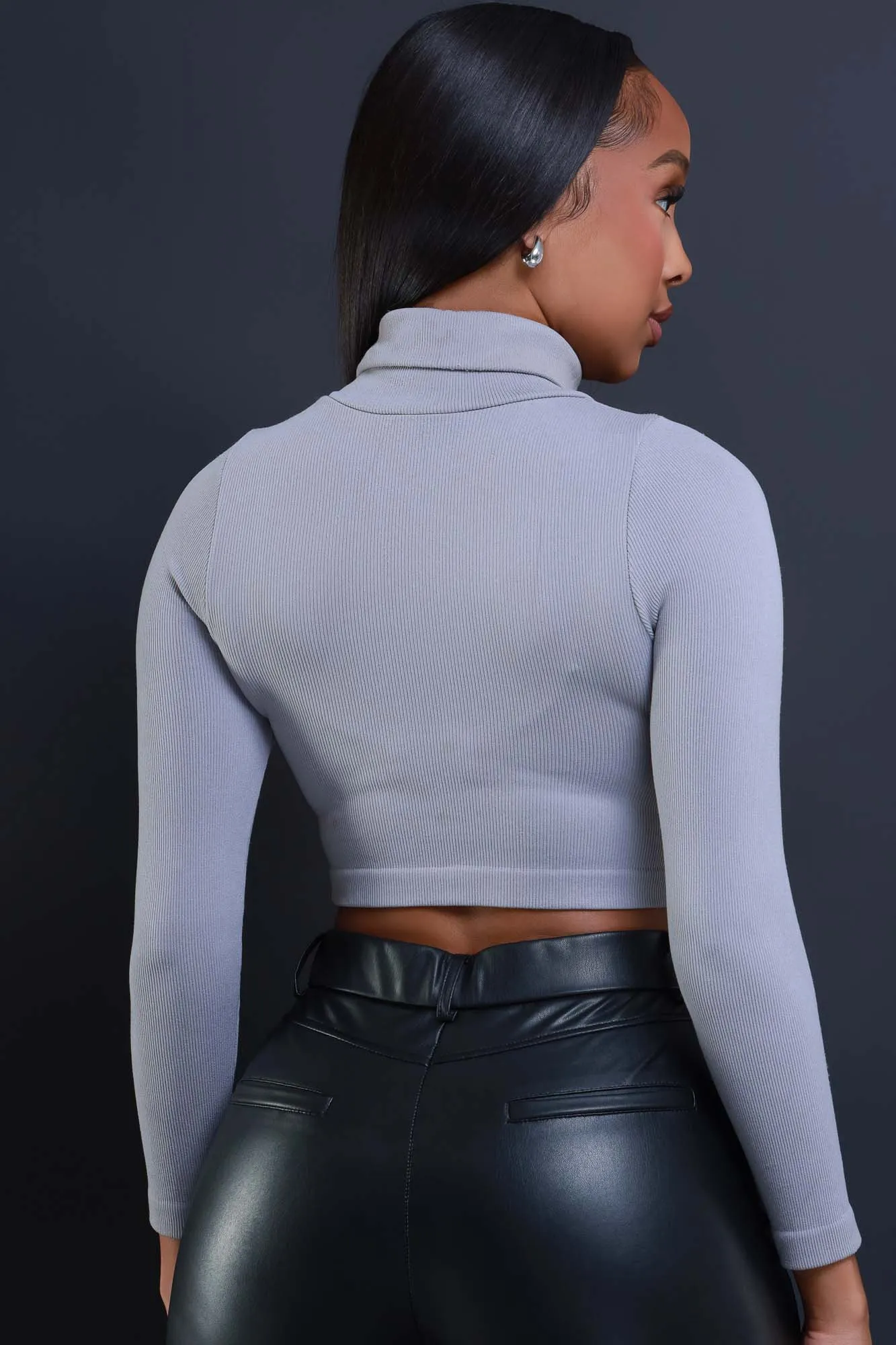 On Call Ribbed Turtleneck Crop Top - Grey