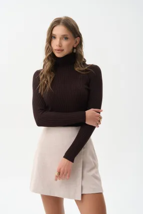 Ribbed turtleneck sweater in color brown