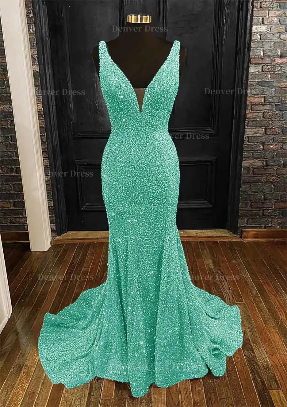 Sheath/Column Trumpet/Mermaid V Neck Sleeveless Velvet Sequins Sweep Train Prom Dress