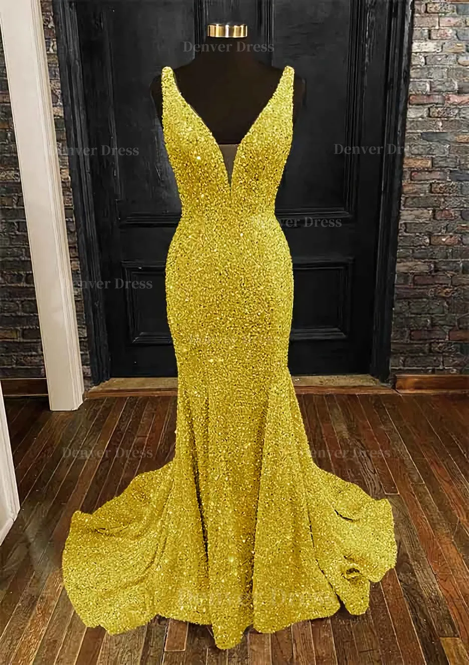 Sheath/Column Trumpet/Mermaid V Neck Sleeveless Velvet Sequins Sweep Train Prom Dress