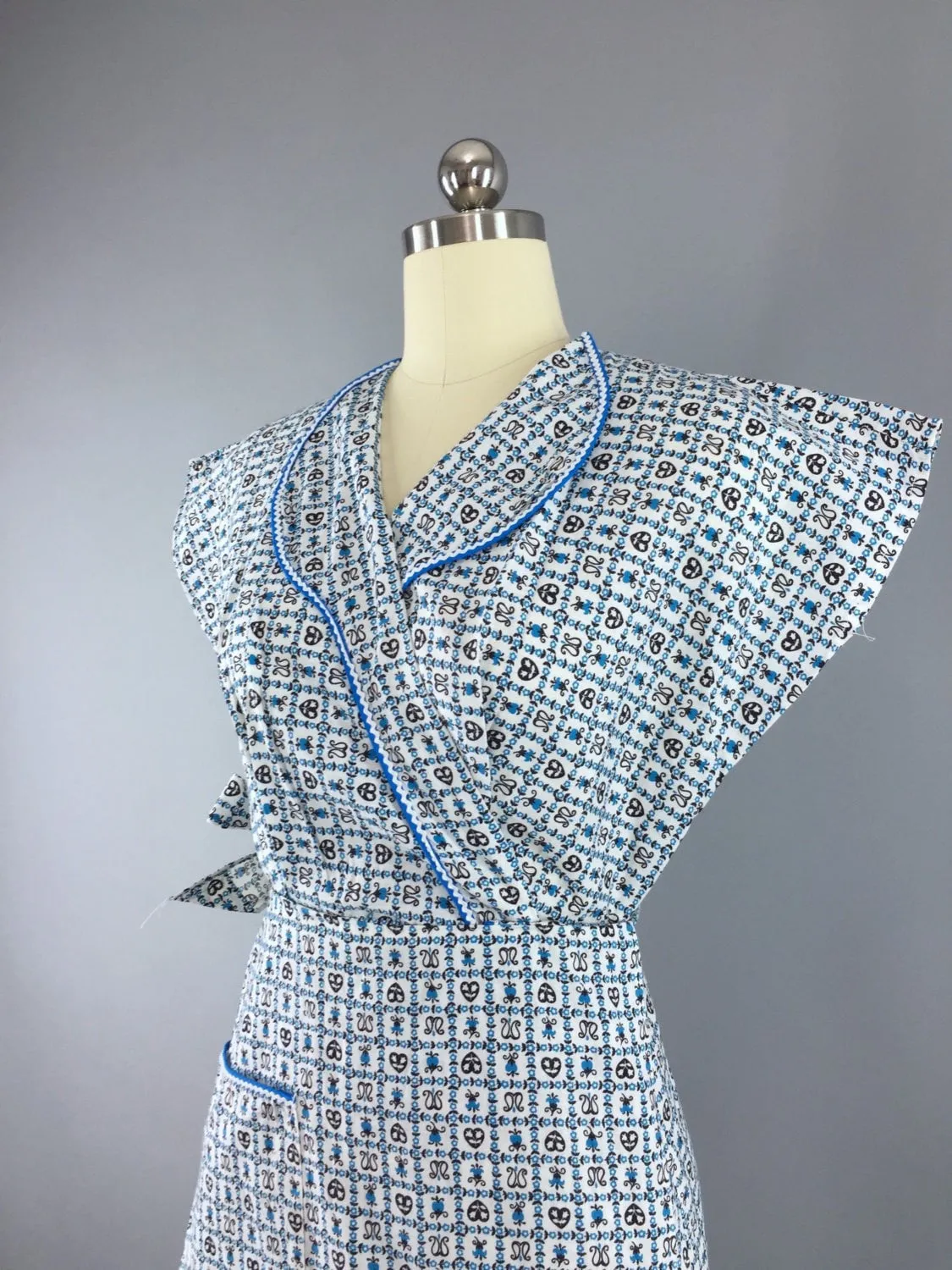 Vintage 1950s Blue Cotton Novelty Print Wrap Dress